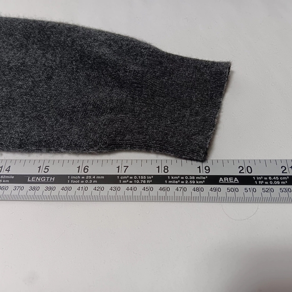 Men's Declan Cartwright 2ply Cashmere two way full zip sweater. Size L - Picture 7 of 7